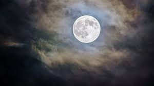 La pleine lune du mois d'avril est reconnue pour être plus brillante et plus imposante que. Super Lune Rose Le Phenomene Rare Se Produit Cette Nuit La Nouvelle Tribune