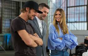 Gntm hat beim umstyling mal wieder 7. Gntm Umstyling 2018 Heidi Klum Knallhart Viele Lassen Haare Liz Und Valerie Fliegen Raus Express De