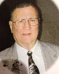 Kelly Mann's Instagram, Twitter & Facebook