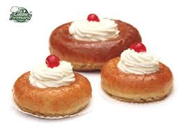 Le Savarin Au Rhum Savarin Au Rhum Baba Au Rhum La Cuisine De Bernard