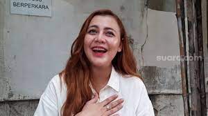 Sejak sidang perdana hingga hari ini, pesepakbola persija itu tidak pernah menampakkan batang hidungnya. Profil Ratu Rizky Nabila Model Yang Bercerai Dengan Alfath Fathier