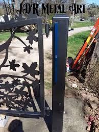 The random slants of the spokes add a quirky touch to the perfect symmetry of the modern design. Custom Driveway Gates By Jdr Metal Art Home Farm Ranch Estate Gates