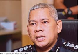 Farid kamil ditahan selepas mengamuk dan menyerang seorang anggota polis, selain dua orang awam di … seperti yang kita semua ketahui bahawa pada tahun lepas pengarah dan juga pelakon farid kamil telah dianugerahkan darjah kebesaran negeri pahang yang membawa gelaran dato'. Didakwa Tampar Polis Tendang Orang Awam Farid Kamil Ditahan