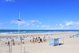 A 11h pour la météo soulac sur mer, quelques nuages ne devraient pas g‚cher le ciel ensoleillé le vent devrait atteindre en moyenne les 29 km/h. Soulac Sur Mer Mon City Guide Hello Nelly Blog Beaute Mode Et Lifestyle Lyon