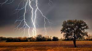Do Cech Dorazi Odpoledne Studena Fronta Prinese Bourky I Krupobiti Aktualne Cz Nature Lightning Photo