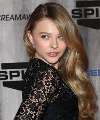 Chloe Grace Moretz Long Wavy Dark Ash Blonde Hairstyle With Blonde Highlights Chloe Grace Chloe Grace Moretz Hairstyle