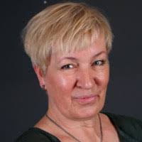 100+ perfiles de «Ellis»