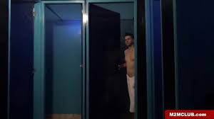 Sex in a Gay Bathhouse - XNXX.COM