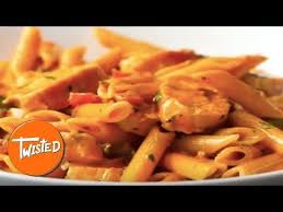 One Pot Creamy Chicken Fajita Pasta Twisted Youtube Chicken Fajita Pasta Easy Pasta Recipes Twisted Recipes