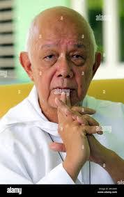 Louis Monk's Instagram, Twitter & Facebook