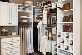 Burada en çok üzerinde durmanız gereken konu, kıyafetlerinizi uygun ve ihtiyaca yönelik olarak sıralanması. Giyinme Odasi Dekorasyonu Dekor Ekrani