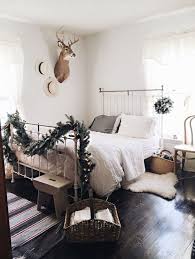 35 Mesmerizing Christmas Bedroom Decorating Ideas All About Christmas Christmas Bedroom Christmas Decorations Bedroom Transitional Decor