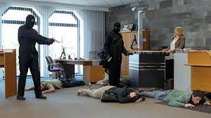 What would happen if six ruthless men stumbled across him in the. Bilder Harter Brocken Der Bankraub Filme Im Ersten Ard Das Erste
