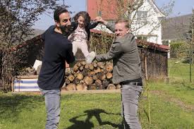 Z něj vyplývá, že oblíbená herečka v životě své dcery funguje jako rádce, což agáta nezapírá. Galerie Tatove Na Tahu Jakub Prachar A Petr Vanek Vychovavaji Spolu Dceru Foto 7 Ahaonline Cz