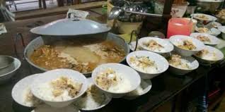 Kelegendarisan kuliner solo yang bernama nasi liwet wongso lemu ini dibuktikan dengan usia penjualnya yang sudah berumur sekitar setengah abad. 16 Destinasi Wisata Kuliner Di Solo Legendaris Tokopedia Blog