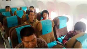 We have sold flight tickets to 565 passengers. President Jokowi And Wife Join The Ordinary Flyers Club Sit On The Tail End Of A Garuda Indonesia Flight To Singapore Coconuts Jakarta