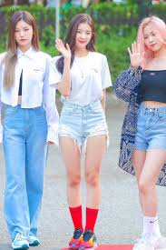 Yeji Lia And Ryujin Korean Street Fashion Fashion Pop Fashion