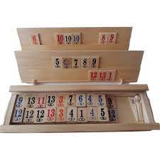 La princípal característica de la canasta, a diferencia de otros juegos tipo rummy, es que formar un grupo de siete cartas, llamado canasta, otorga al jugador un enorme puntaje adicional (bonificación) y el número de canastas hechas generalmente decide el juego. Gran Rummy Juego De Rummikub Completo De Madera Para Ninos Viaje Estrategia Juego Familiar De Mesa En Caja De Madera De Haya