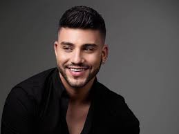 Famosa revista nomina a boricua como mejor maquillista