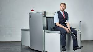 September 1983 in oldenburg) ist ein deutscher moderator, schauspieler, sänger und fernsehproduzent, hauptsächlich bekannt als teil des duos joko und klaas bzw. Klaas Heufer Umlauf Im Interview Zu Neuer Comedy Serie Check Check Stern De