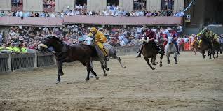 Lo stallone da cui è nato era vidoc iii, mentre la fattrice era tiberia ii. Vincitore Palio Di Siena 2017 Assunta Ha Vinto L Onda Porto Alabe E Brigante Prima Volta Per Due