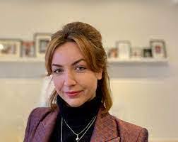 Kirsten Stringer's Instagram, Twitter & Facebook