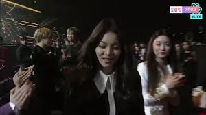 Di sini, penyanyi yang pernah tinggal di amerika itu mengungkapkan siapa member bts . Jimin Rm Bts Smile For Ailee 27th Seoul Music Awards Youtube
