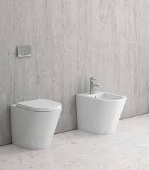 Nella collezione connect space troverai sanitari con profondità di 48 cm, anziché i classici 55 cm. Coppia Sanitari Filomuro Sorrento In Ceramica Bidet E Vaso