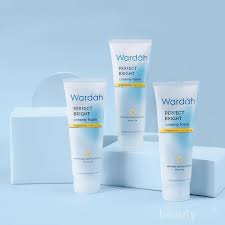 Teksturnya lembut, agak kental dan aromanya juga harum. Anti Kilap Seharian Ini 5 Produk Wardah Untuk Kulit Berminyak