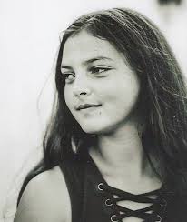 Sydney Grace Dobbs ,18, of California, Kentucky, entered into the gates of  Heaven Sunday, July 31st, 2022. Sydney had a soft quiet side, but her heart  was giving and so full of