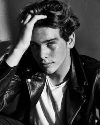 Cool Boys In Leather Paris Brosnan Men Sleatherjacket Men S Leather Jacket Attractive Guys Attractive Guys Bad Boy Aesthetic Boys Leather Jacket