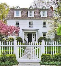 White Picket Fence Dreaming This Morning Architecture Houses Gardens Beautiful Classic Georgian White H House Exterior Traditional Exterior Beautiful Homes