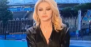 Check spelling or type a new query. Europei 2020 Paola Ferrari Sull Accavallamento Di Gambe Li Sotto Vi Assicuro Che Libero Quotidiano