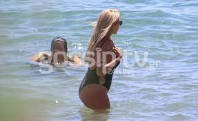 Διάβασε τώρα όλα τα τελευταία νέα από την ελλάδα και τον κόσμο και ενημερώσου άμεσα για τις πρόσφατες ειδήσεις και εξελίξεις! Etsi Einai To Swma Ths Kwnstantinas Spyropoyloy Xwris Retoys Oi Fwtografies Me Magio Sthn Paralia Thecaller