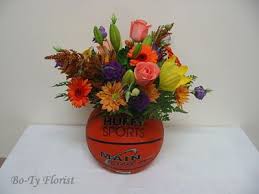 Flower Arrangement Very Creative Using A Basketball As A Flower Holder Sports Themed Centerpieces Funeral Floral Arrangements Funeral Arrangements