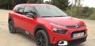 Los paragolpes y los grupos ópticos de este citroën c4 cactus cambian de diseño respecto al anterior modelo. Citroen C4 Cactus Funcional Y Divertido