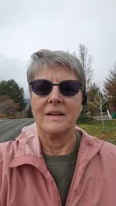 Fun time walking Holladay and seeing Unique-Ness. Off the computer for 30  minutes or so- listening to a book and looking at Real Estate. , Got to  know what's happening where I live- play and Sell