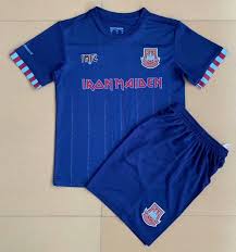 West ham's 21/22 umbro away kit will take you back 30 years west ham unveiled the new 2021/2022 home kit earlier this week, with the umbro strip being a wonderful tribute to the iconic 1999 jersey. Cheap 2021 22 West Ham United Kids Iron Maiden Soccer Kits Shirt With Shorts West Ham United Top Football Kit Wholesale