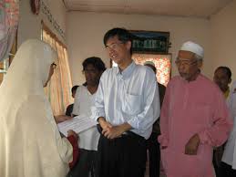 Skim mesra usia emas (smue) ini bermula sebagai skim khairat kematian kepada warga emas dan oku yang layak sebanyak rm 2,500. Serahan Mesra Usia Emas Kg Padang Balang 31 Mei 2009 Parti Keadilan Rakyat Parlimen Batu