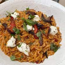 3 583 Likes 73 Comments Joe Wicks Thebodycoach On Instagram Roasted Pepper Orzo With Goats Cheese Anothe Stuffed Peppers Roasted Peppers Recipes