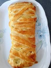 Voici Une Entree Tres Facile A Realiser Avec De La Pate Feuilletee Un Feuillete Presente De Facon Diff Recette Pate Feuillete Recettes De Cuisine Alimentation