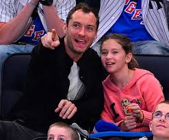 Джуд лоу (jude law) рассказал, что стал отцом в шестой раз. Doch Dzhuda Lou Vpervye Snyalas V Reklamnoj Kampanii Peopletalk