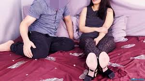 خونمون مهمونی بود رفتم اتاق دیدم یه دختری با کفش روی تختم نشسته داستان جذاب  خیانت .مکالمه sex irani