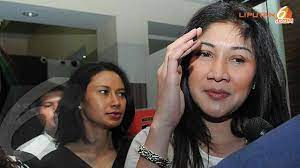 Kasus perusakan rumah istri kedua adiguna sutowo, menyedot perhatian publik. Adiguna Sutowo Usir Vika Dewayani Dari Rumah Showbiz Liputan6 Com
