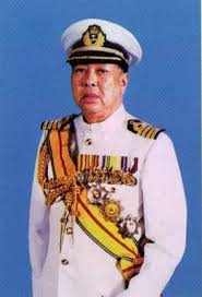 His majesty tuanku sir abdul rahman ibni tuanku muhammad (1st paramount ruler of malaya) and che zamiah tuanku muhammad shah. Duli Yang Maha Mulia Paduka Sri Sultan Salahuddin Abdul Aziz Shah Al Haj Sebagai Kapten Yang Dipertua Tentera Laut Diraja Malaysia Wangsa Mahkota Selangor