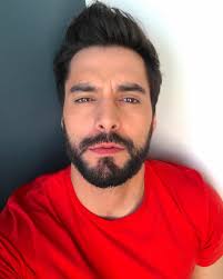 Ya que los actores todavía no podemos trabajar, estoy aceptando casting  para Wolverine @marvel o cualquier personaje que tenga barba para el 2021  (si sigo vivo) graciaaas. De última le vendo mi