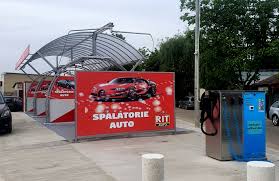 Spatiu modern unde iti poti spala singur masina cu ajutorul aparatelor de ultima generatie prin introducerea unor fise ce pornesc intalatia de spalare sau aspiratorul. Echipamente Spalatorie Auto Self Service