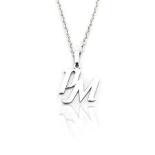 Tom carved his initials on the large oak tree in front of the school. Personalisierte Kette Mit Initialen Silber Oder Vergoldet Glitzerladen De
