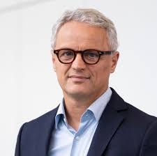 Casey Robb's Instagram, Twitter & Facebook