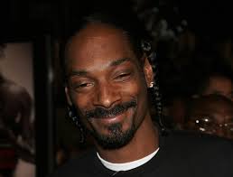 Snoop dogg — who am i (what's my name)? Snoop Dogg Vermogen Des Erfolgs Rappers Im Jahr 2021